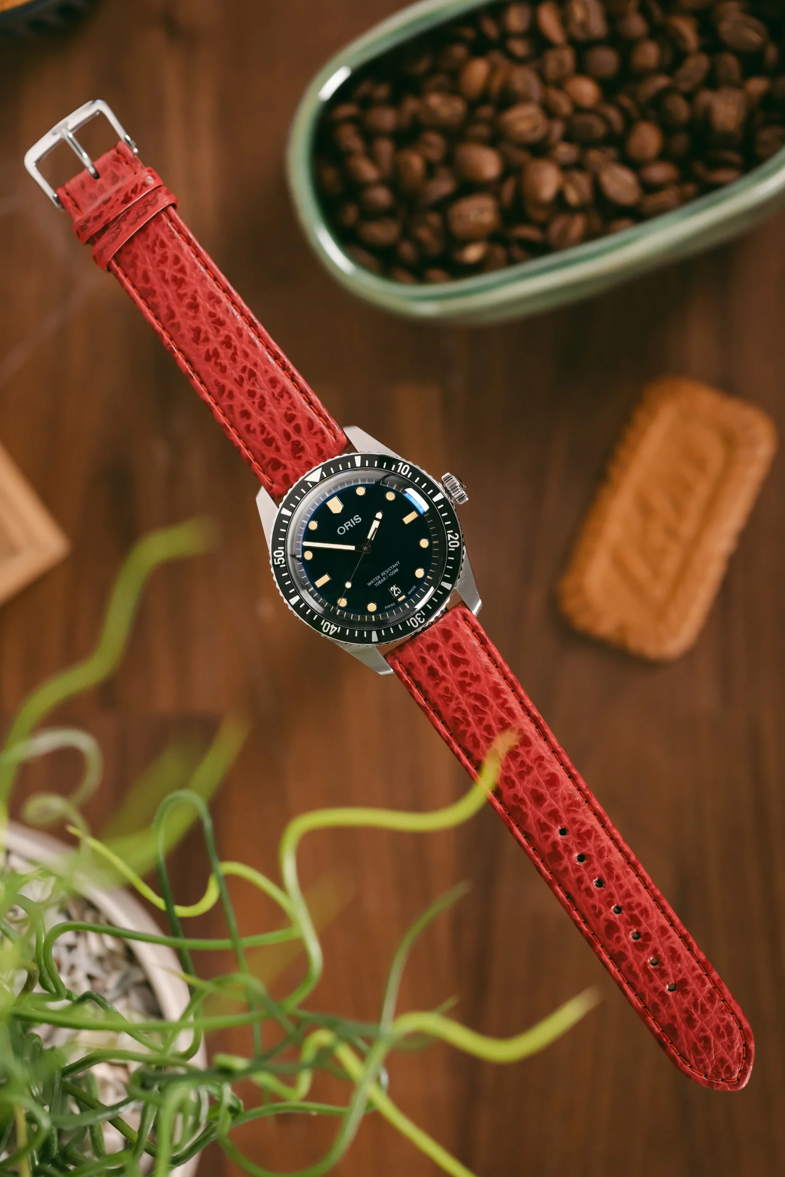 Di-Modell SHARKSKIN Waterproof Leather Watch Strap in RED - Image 2